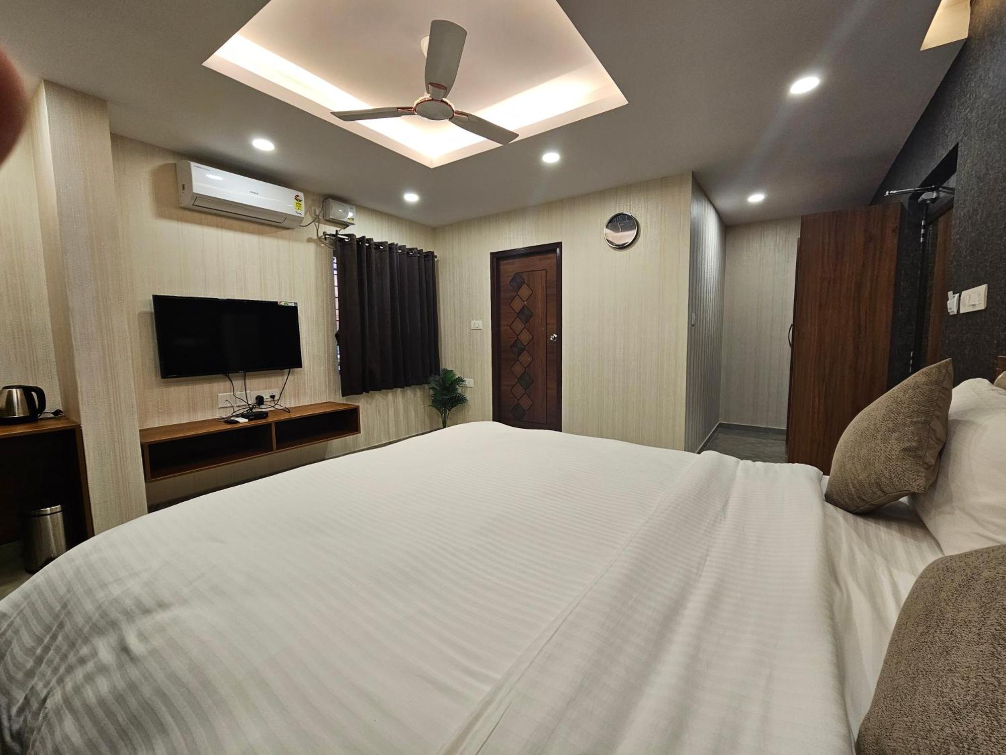 The Urban Nest Hotell Bangalore Exteriör bild